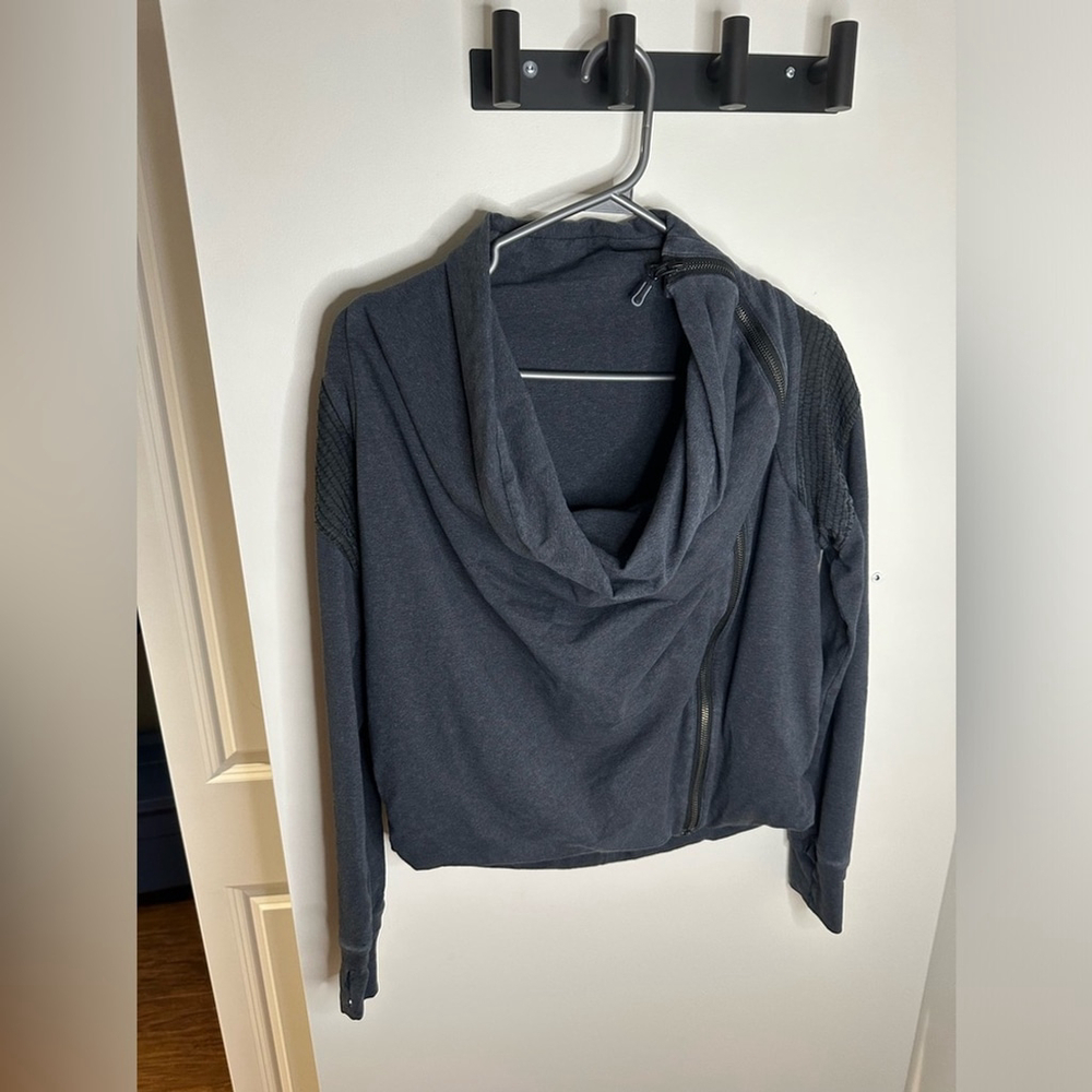 🍋 Lululemon Shrug Neck Zip-up🍋
